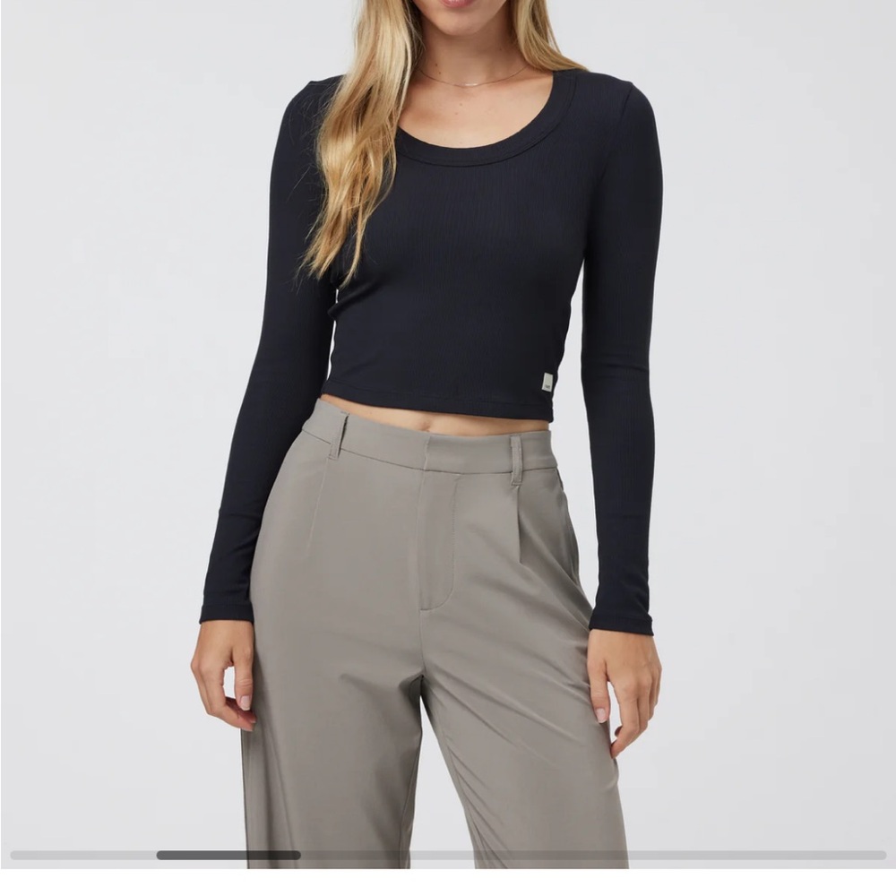 Vuori Long Sleeve Pose Scoop Tee